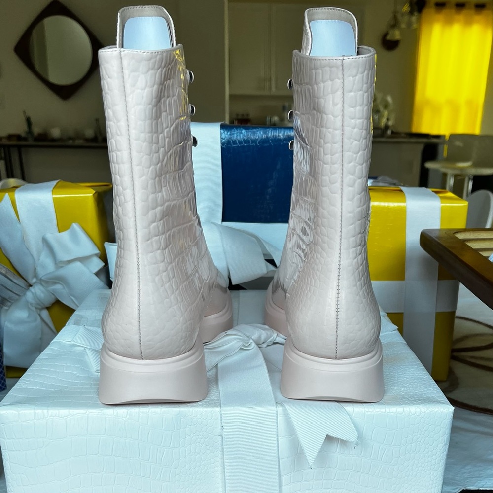 🔥AUTHENTICATED Stuart Weitzman Mckenzee Bootie - Picture 4 of 5